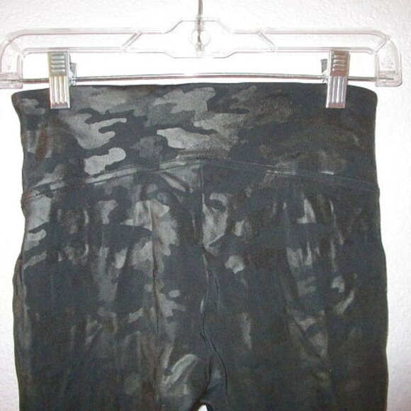 NEW Spanx MATTE Black CAMO Pull On SP LEGGINGS Stretch HIGH WAIST Faux Leather - Picture 7 of 10